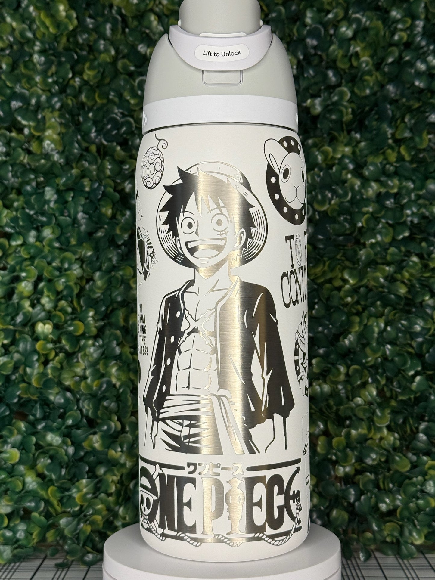 Straw Hat Pirate–Inspired Engraved Owala Bottle