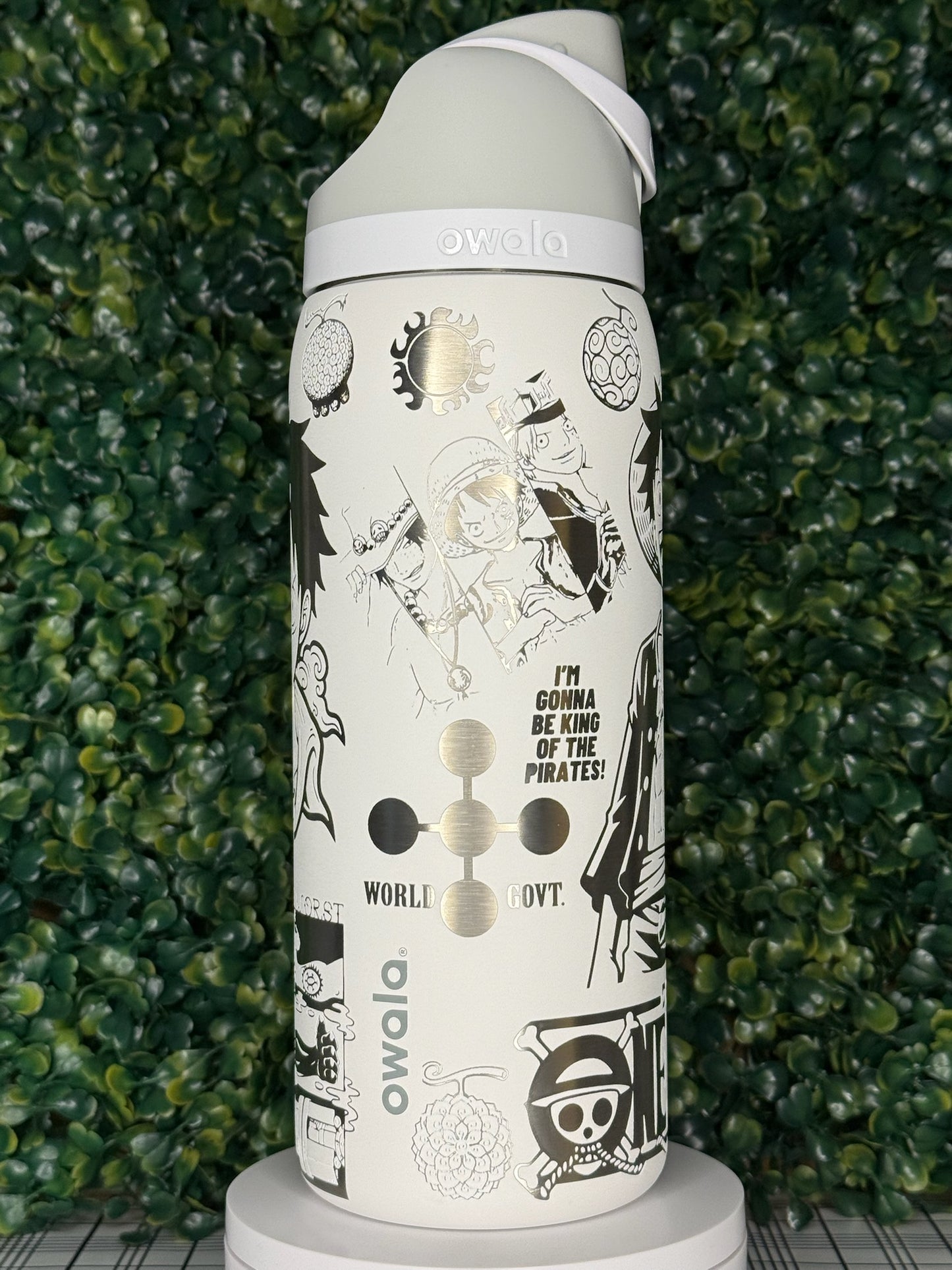 Straw Hat Pirate–Inspired Engraved Owala Bottle